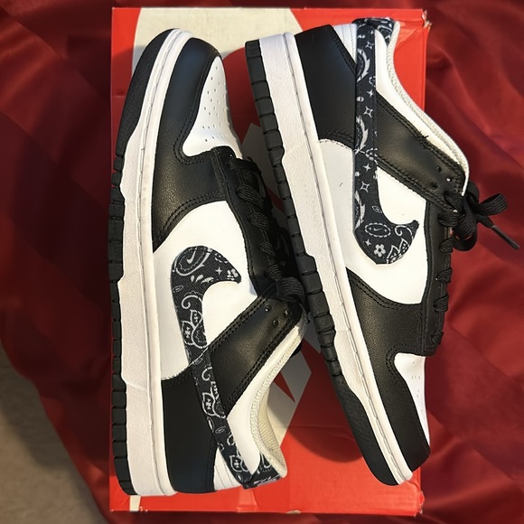 Women’s Dunk Low ‘Black Paisley’ - Picture 2 of 5